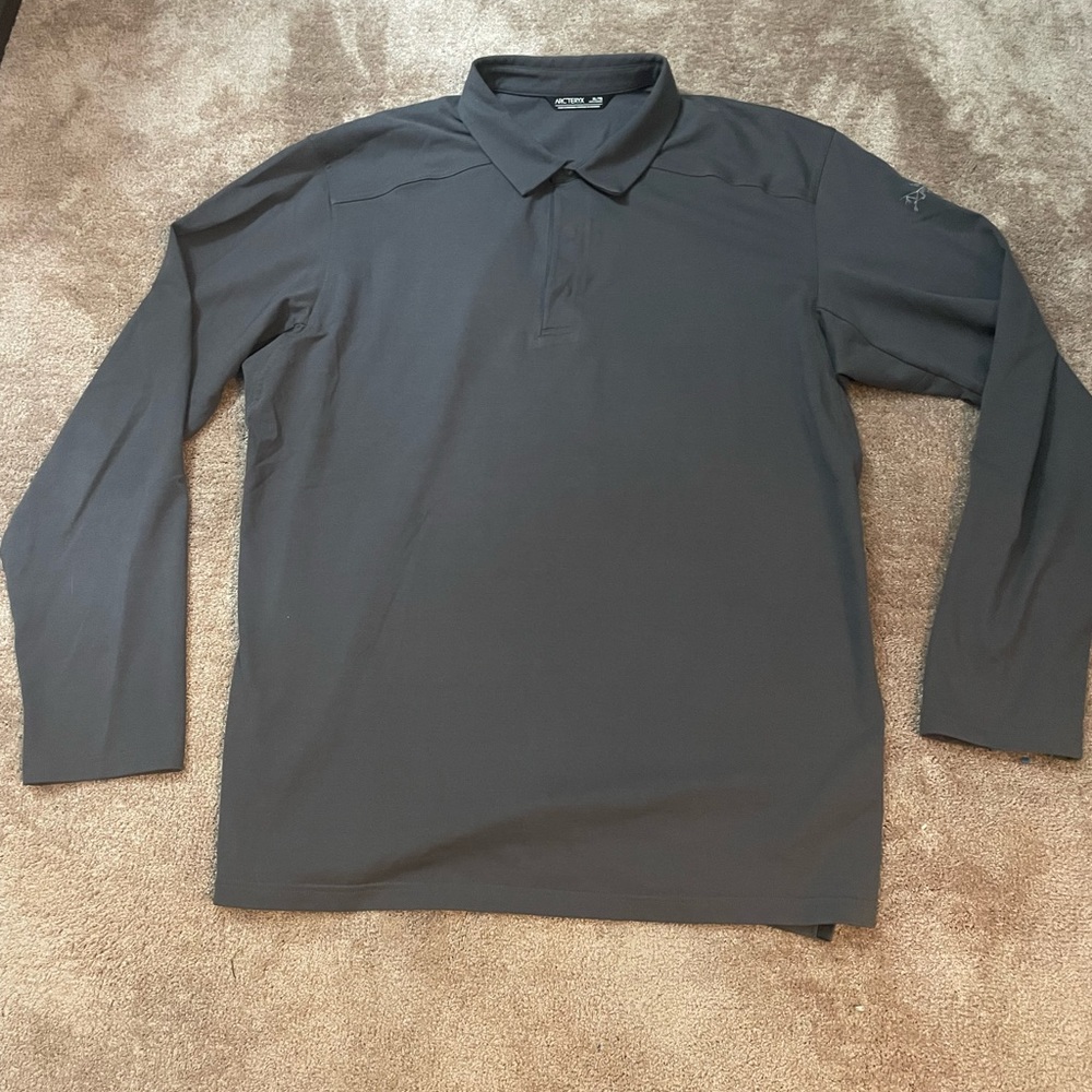 Arcteryx men’s dark grey long sleeve faux quarter button up. Size XL.